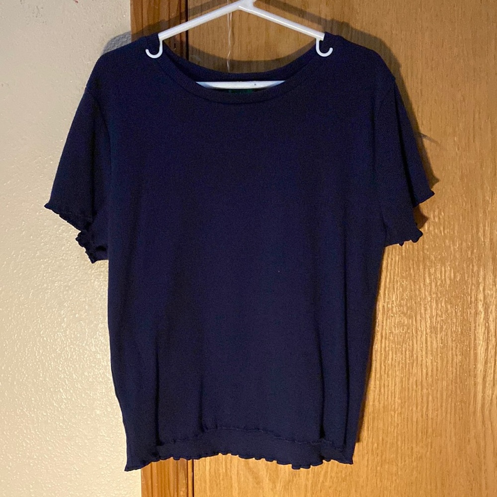 tight fit tee with lettuce hem